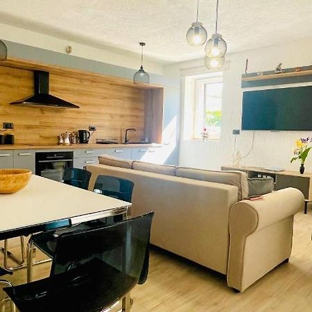 Modern Apartment With Fireplace & Stylish Kitchen Kanfanar Dış mekan fotoğraf