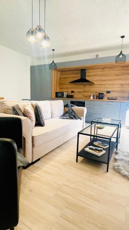 Modern Apartment With Fireplace & Stylish Kitchen Kanfanar Dış mekan fotoğraf