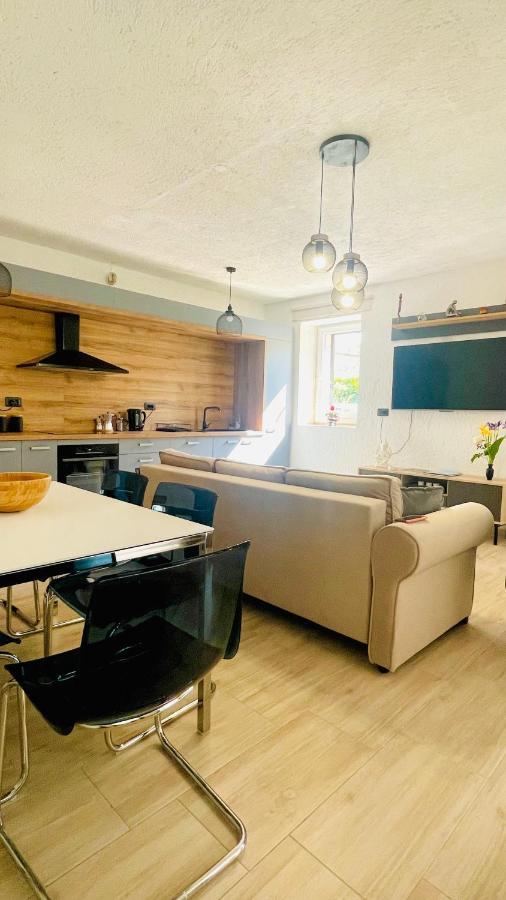 Modern Apartment With Fireplace & Stylish Kitchen Kanfanar Dış mekan fotoğraf