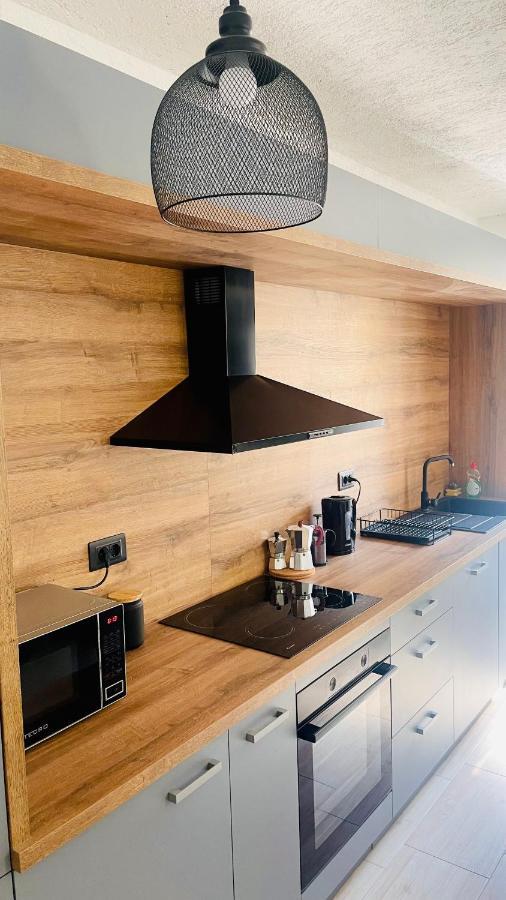 Modern Apartment With Fireplace & Stylish Kitchen Kanfanar Dış mekan fotoğraf